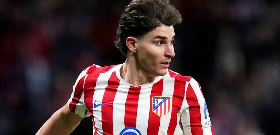 Jugador de Atlético de Madrid en acción durante el partido