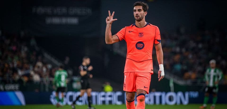 Jugador de Barcelona señalando el número tres