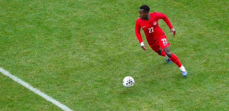 Jugador de Canadá en acción durante el partido