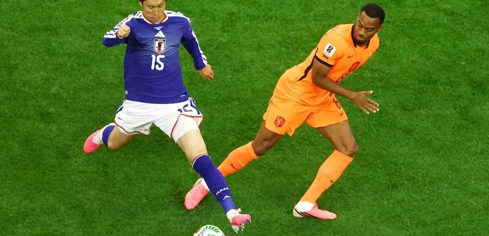 Jugador japonés y neerlandés en acción