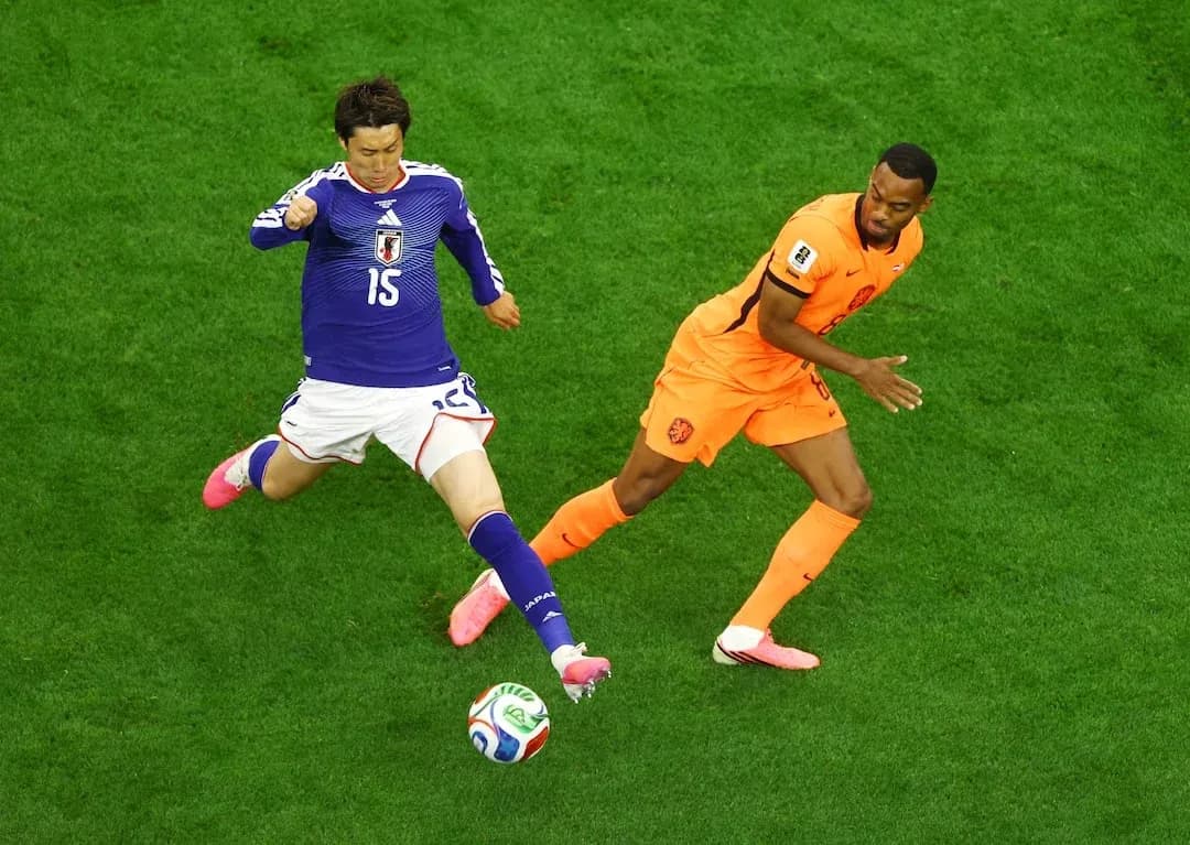 Jugador japonés y neerlandés en acción