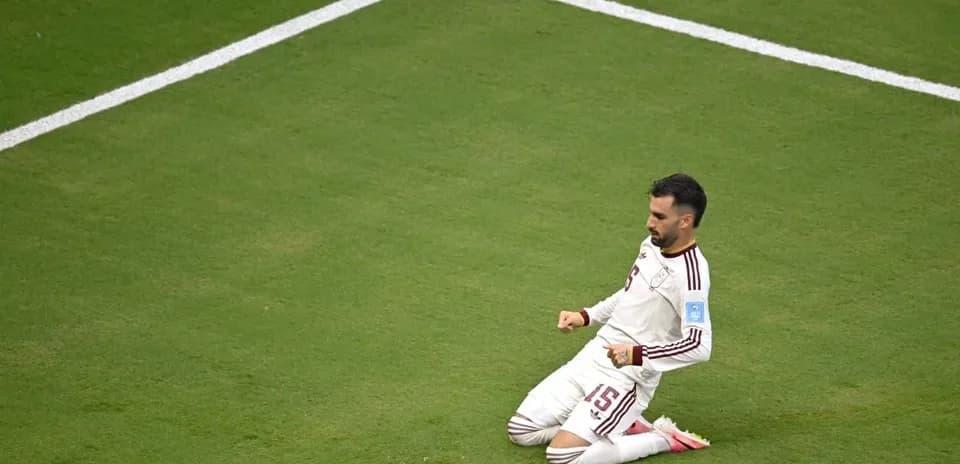 Jugador celebrando en el campo tras anotar gol