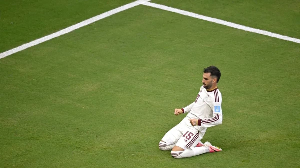 Jugador celebrando en el campo tras anotar gol