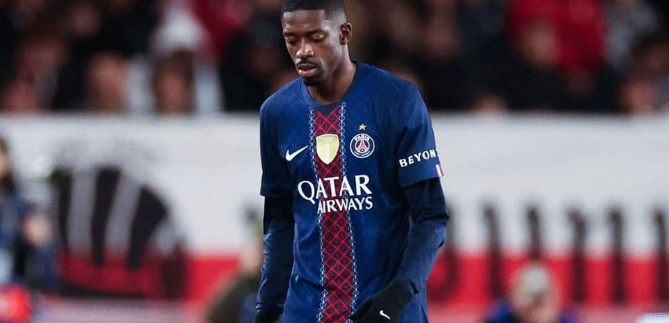 Jugador del PSG caminando durante el partido