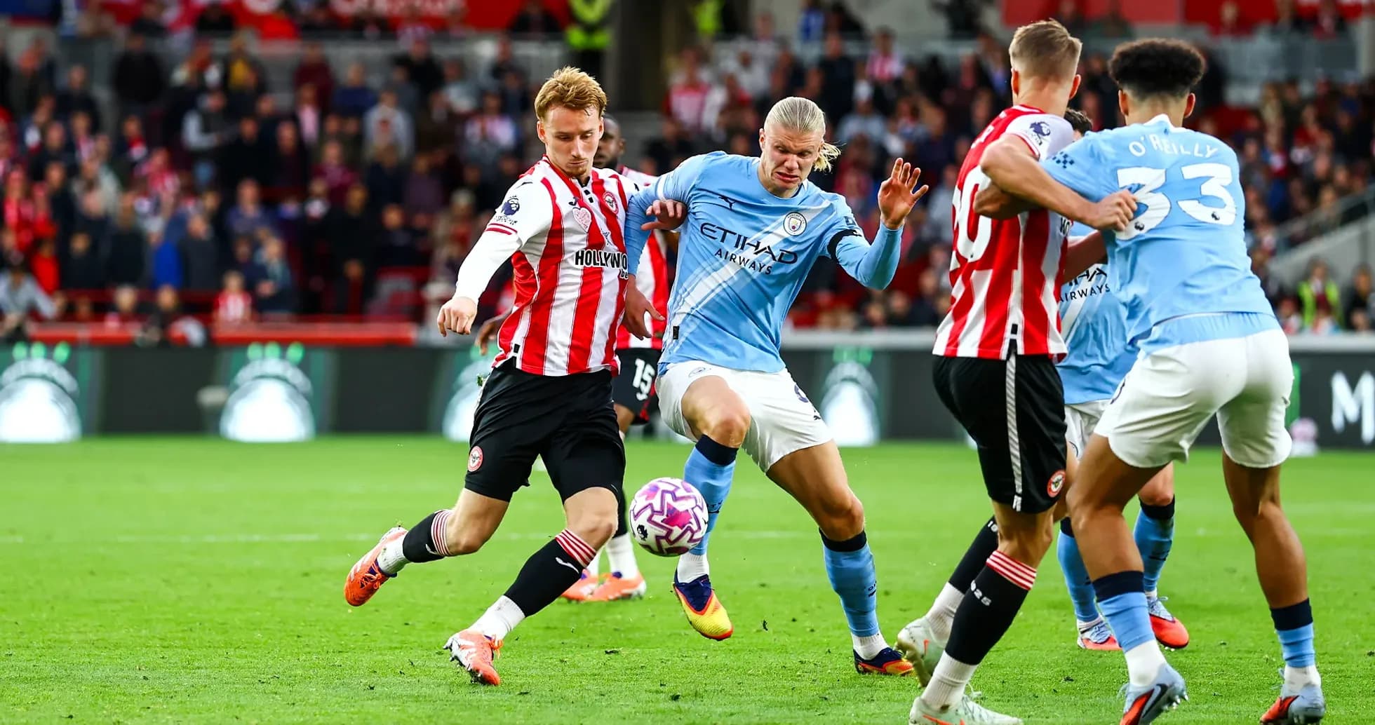 Acción del partido entre Manchester City y Brentford