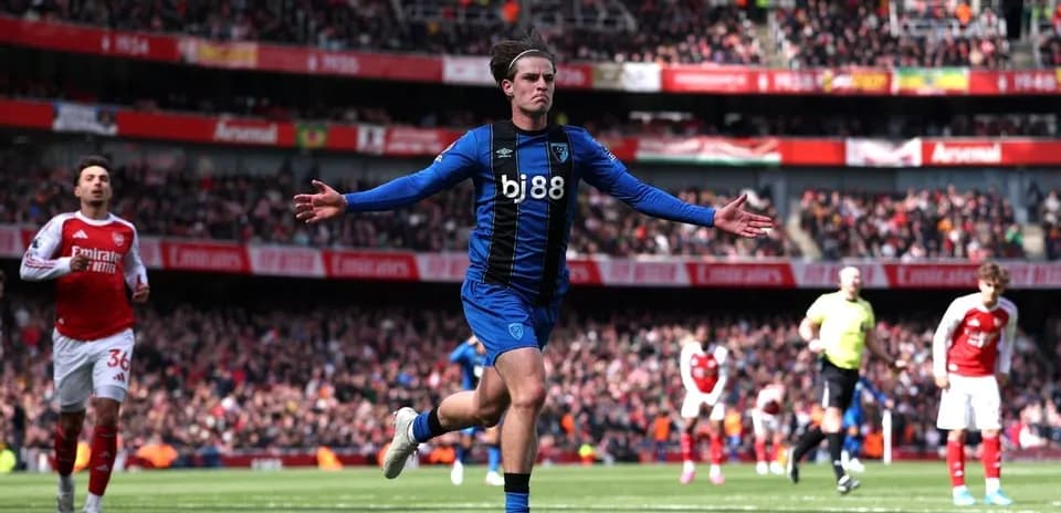 Jugador celebrando un gol en el estadio Emirates