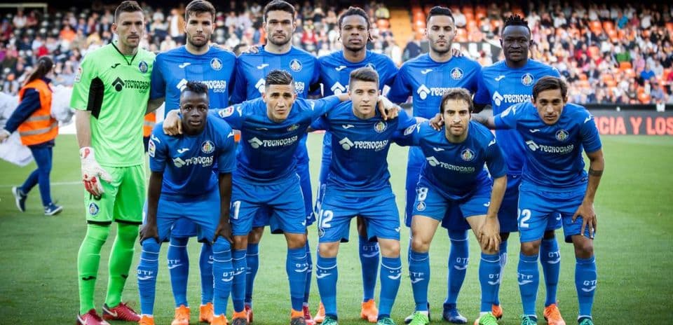Equipo de Getafe en el campo de juego