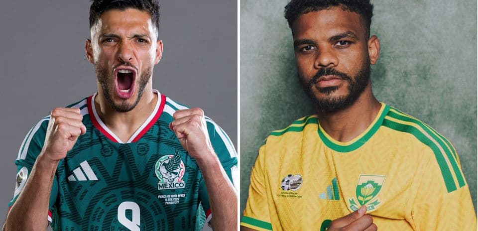 Jugadores de México y Sudáfrica posando para foto