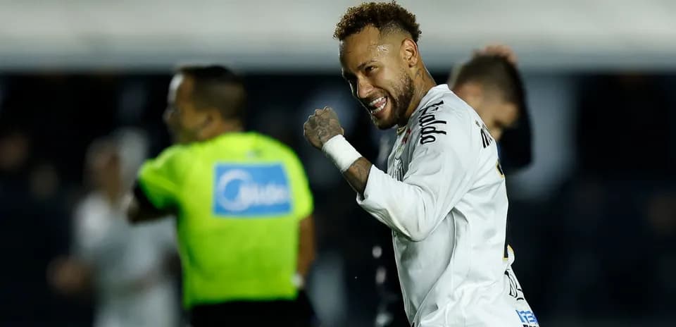 Neymar celebrando durante un partido de fútbol