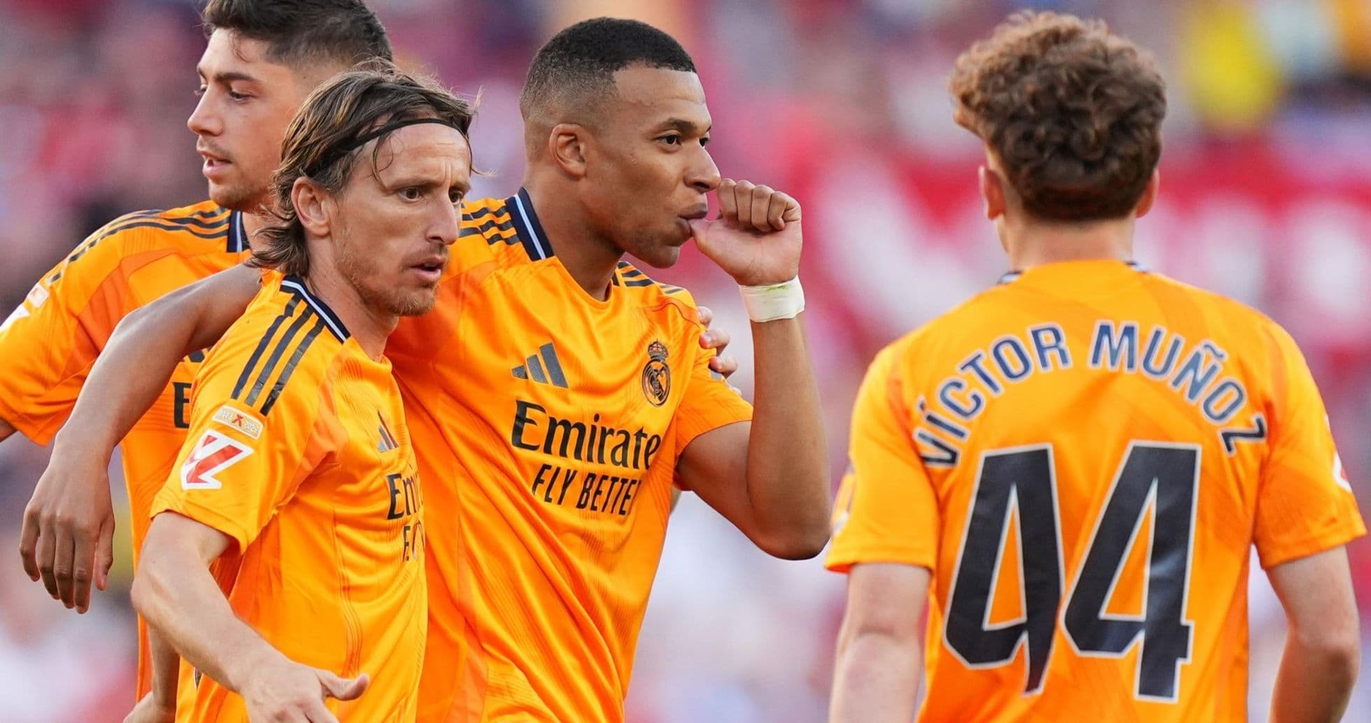 Jugadores de Real Madrid celebrando un gol