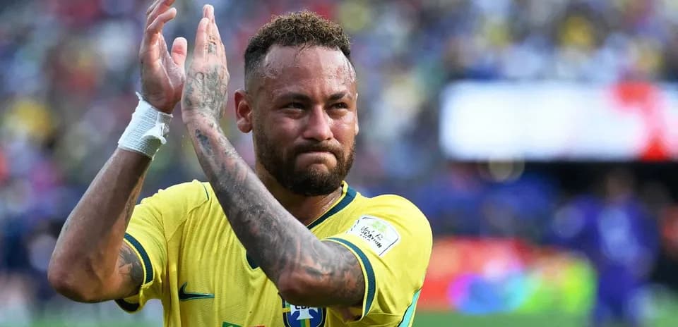 Jugador aplaudiendo en partido de Brasil