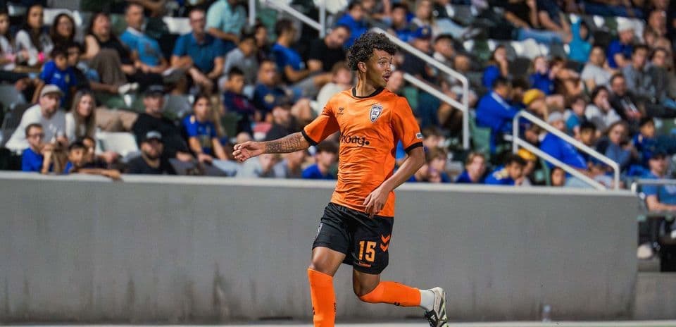 Jugador de Orange County SC durante el partido
