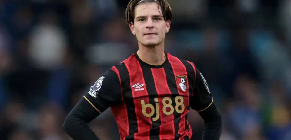 Jugador de Bournemouth en el campo durante partido