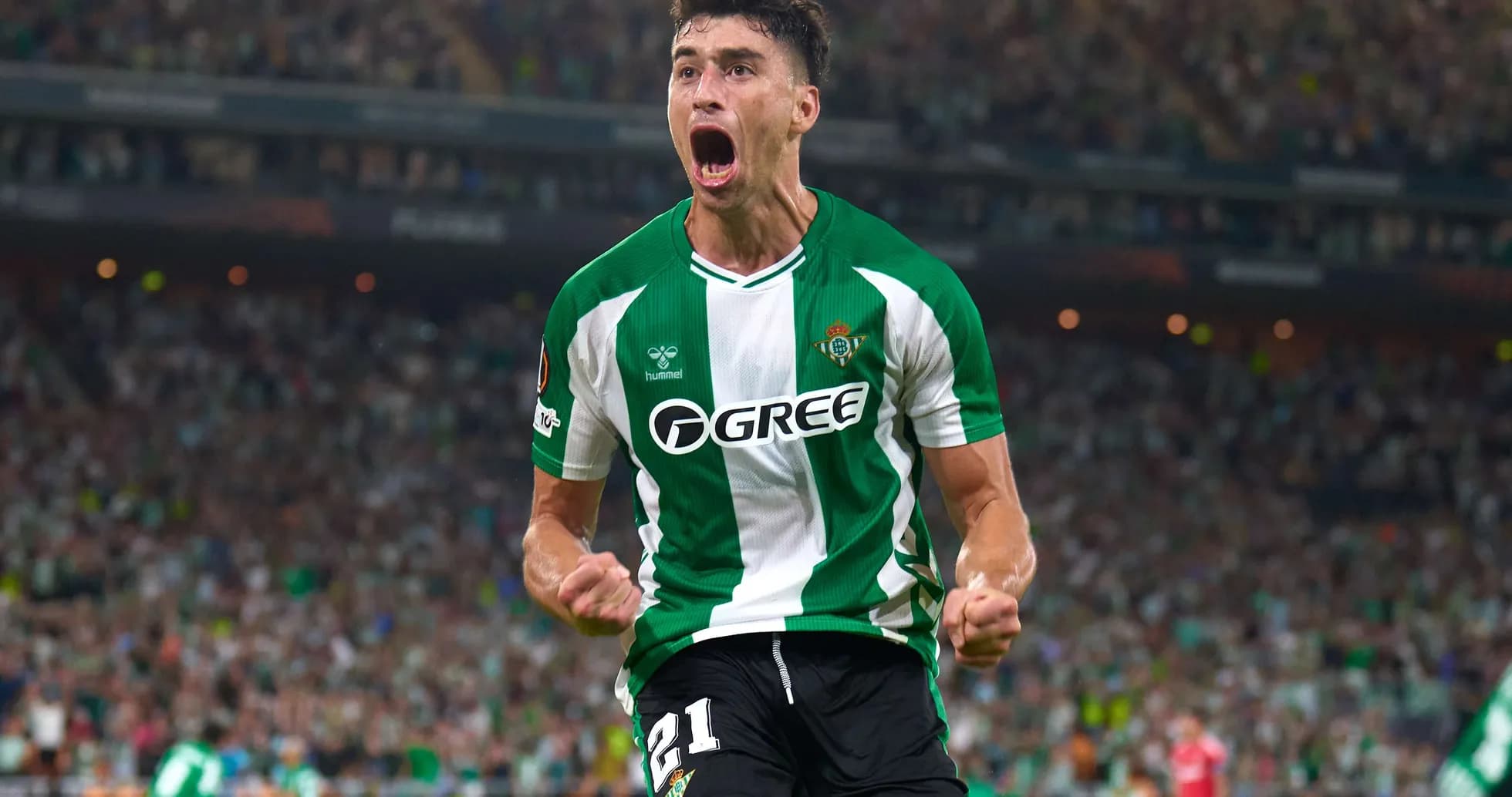 Celebración de jugador de Real Betis en el estadio