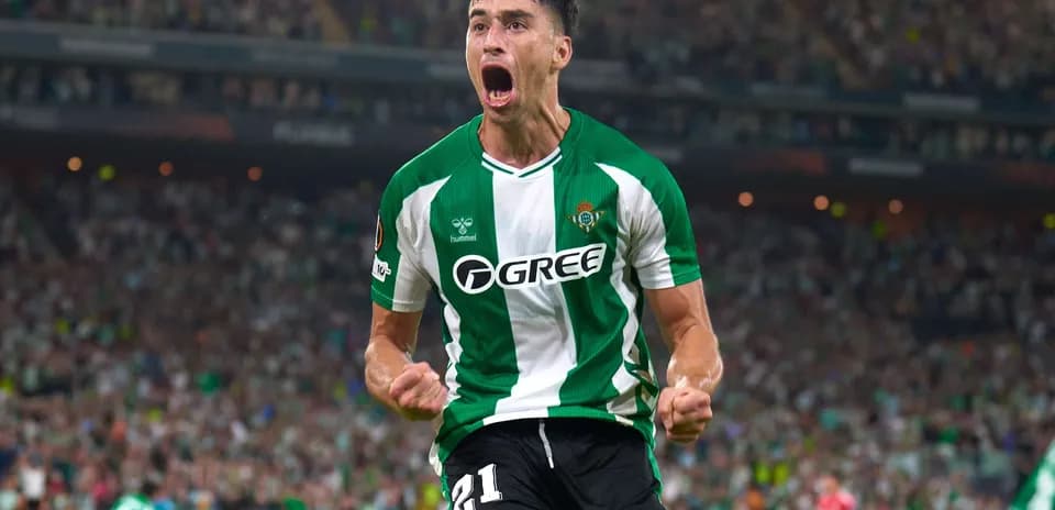 Celebración de jugador de Real Betis en el estadio