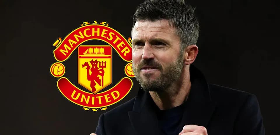Entrenador de Manchester United celebrando en conferencia