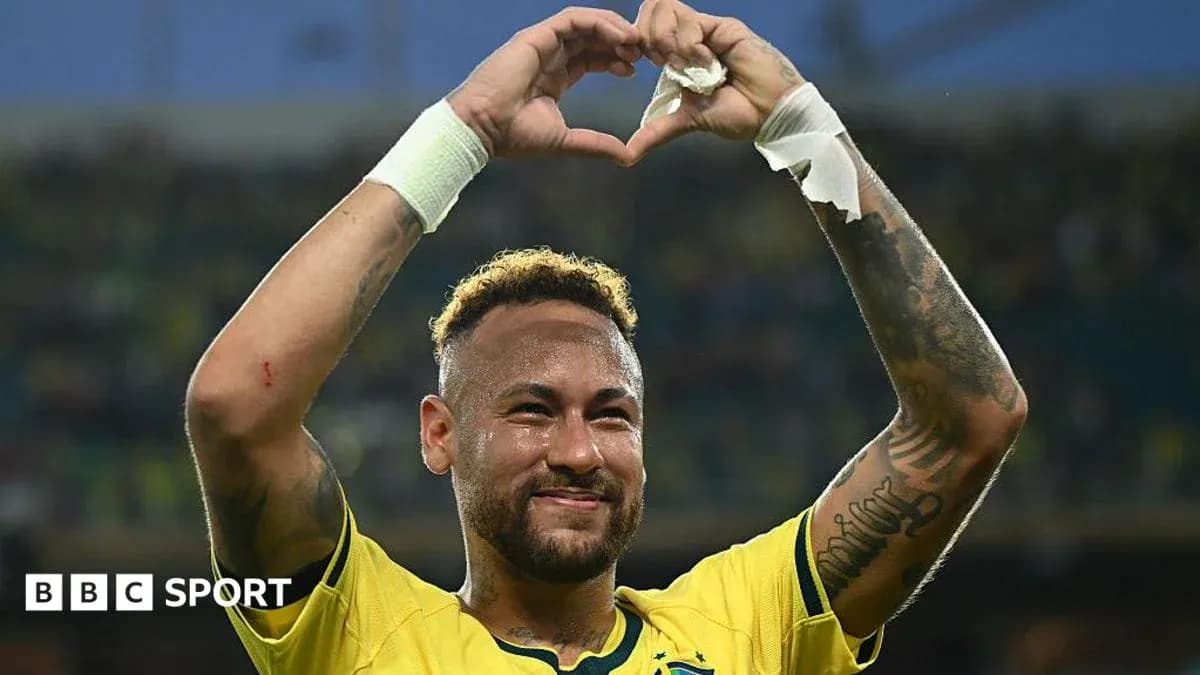 Neymar haciendo un gesto de corazón tras partido