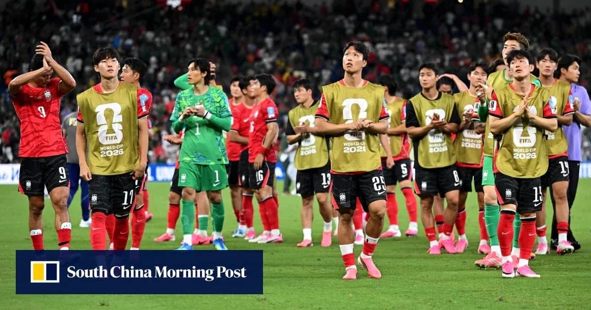 Jugadores de Corea del Sur agradeciendo al público tras partido