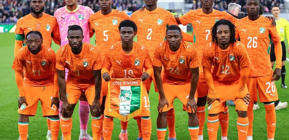 Equipo de fútbol de Côte d'Ivoire posando