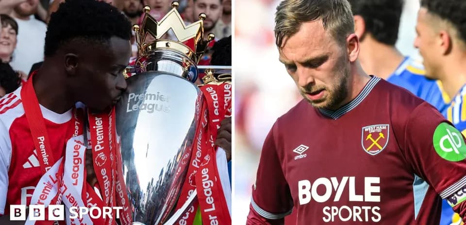 Jugador levantando trofeo de Premier League y otro desanimado