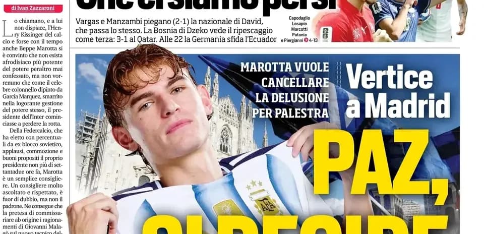 Jugador con camiseta argentina posando para foto