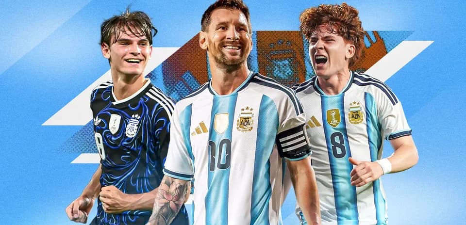 Jugadores de Argentina en fondo azul, sonriendo