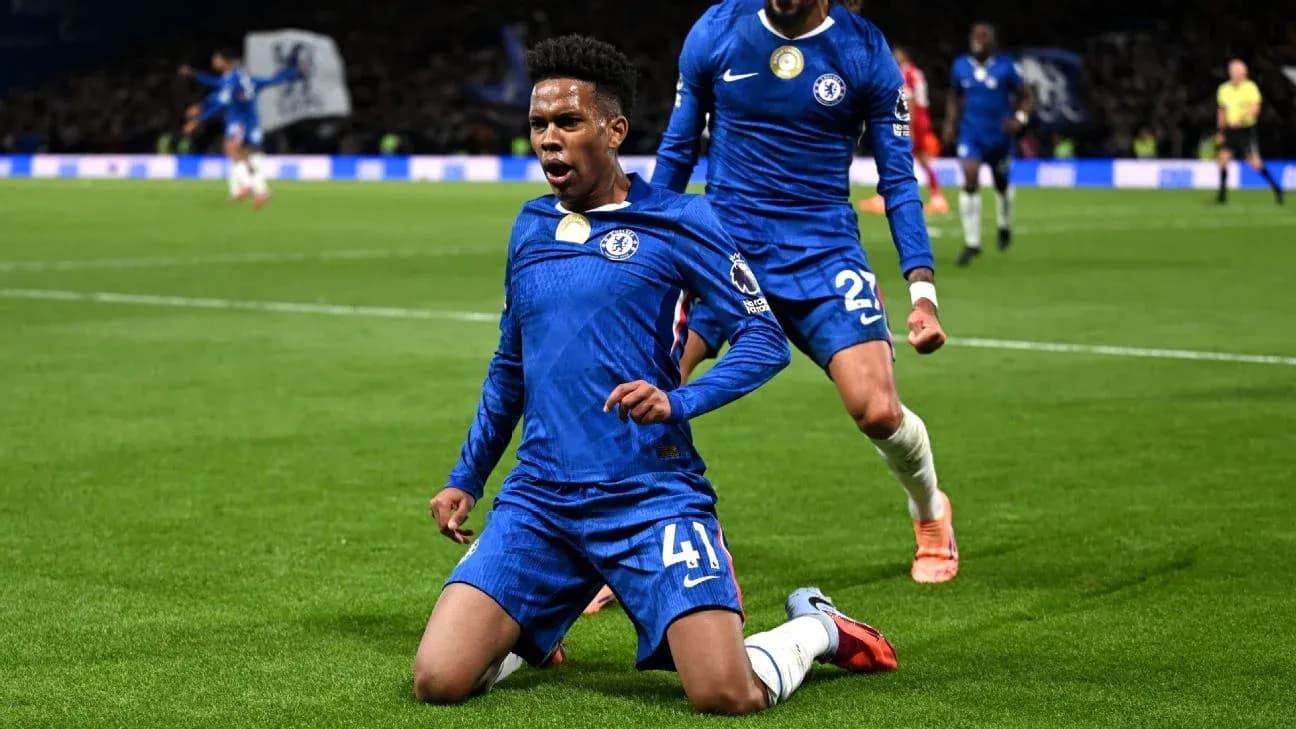 Jugador de Chelsea celebrando un gol en el partido
