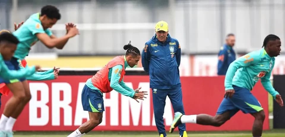 Jugadores de Brasil entrenando para el Mundial