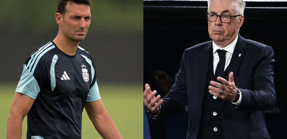 Entrenadores de fútbol en sesión de estrategia
