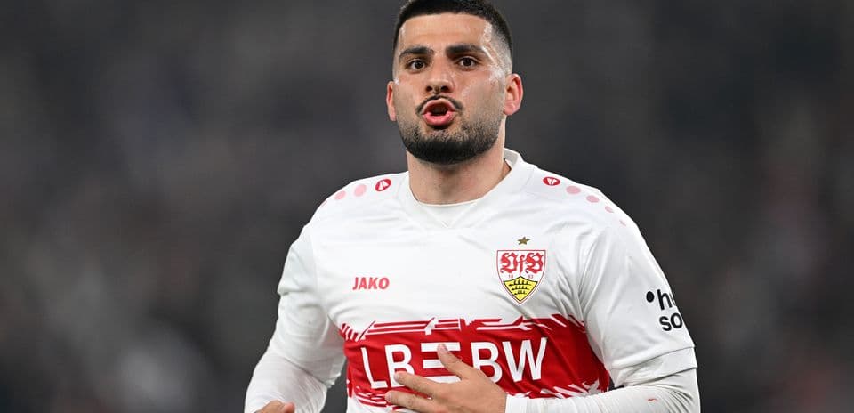 Jugador de Stuttgart celebrando una jugada en el campo
