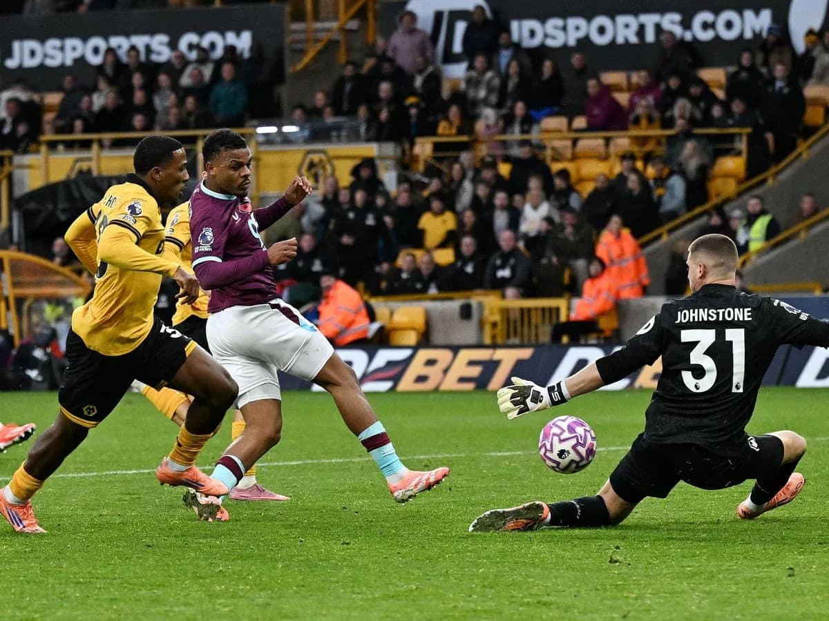 Acción del partido Burnley contra Wolves