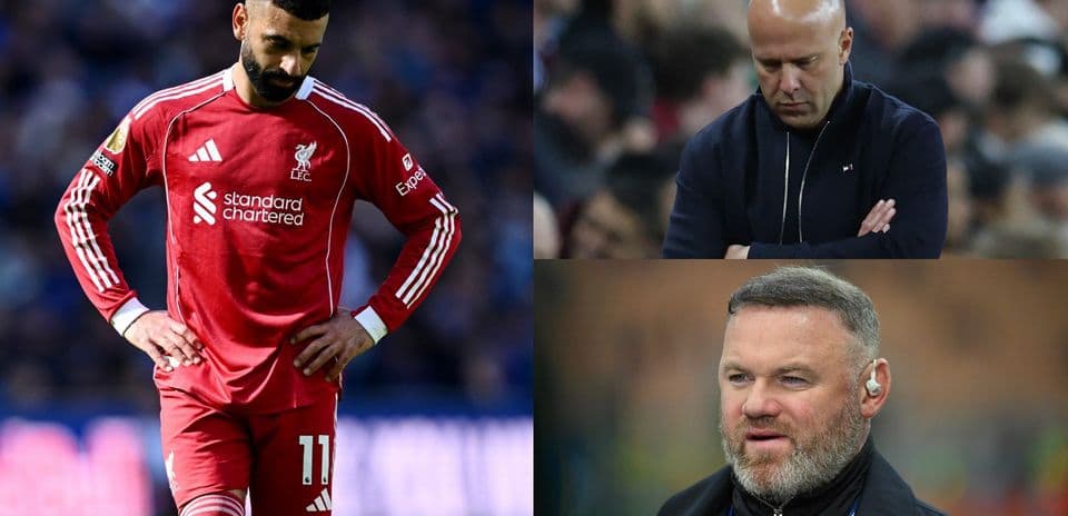Jugador de Liverpool y entrenadores en momentos de reflexión