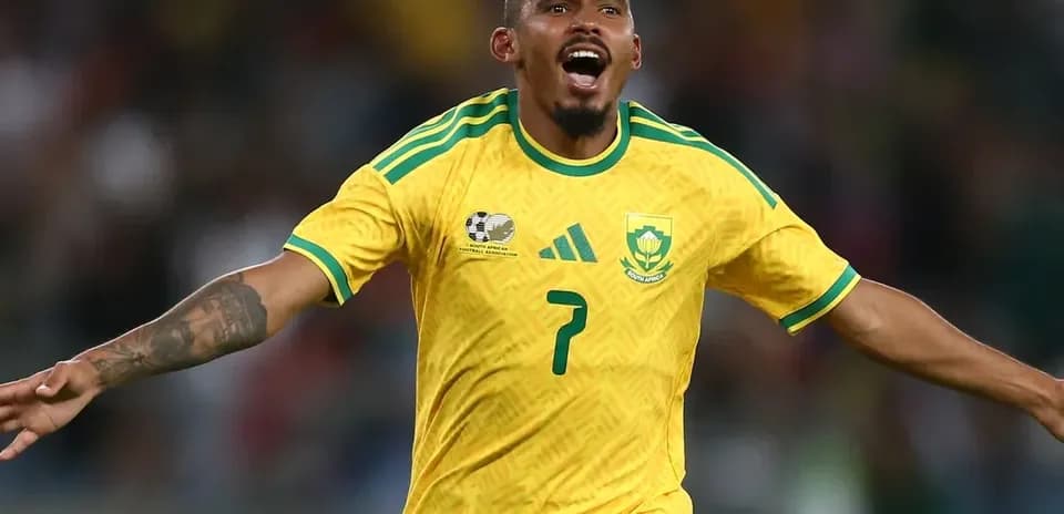 Jugador de Sudáfrica celebrando un gol en partido
