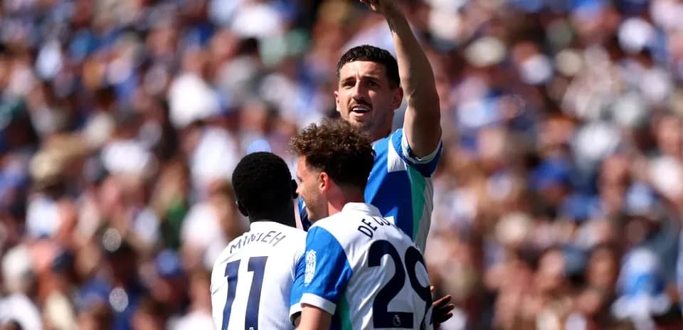 Celebración de jugadores de Brighton en el estadio