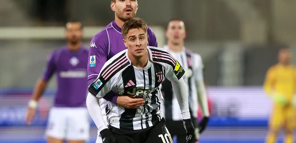 Jugador de Juventus en acción contra Fiorentina