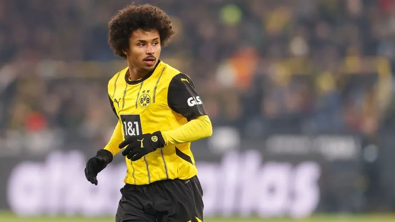 Jugador de Borussia Dortmund en el campo durante partido
