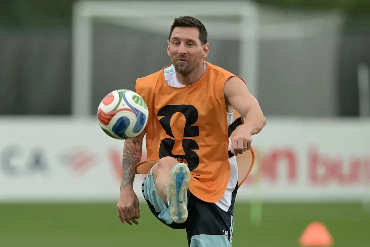 Jugador controlando el balón durante entrenamiento