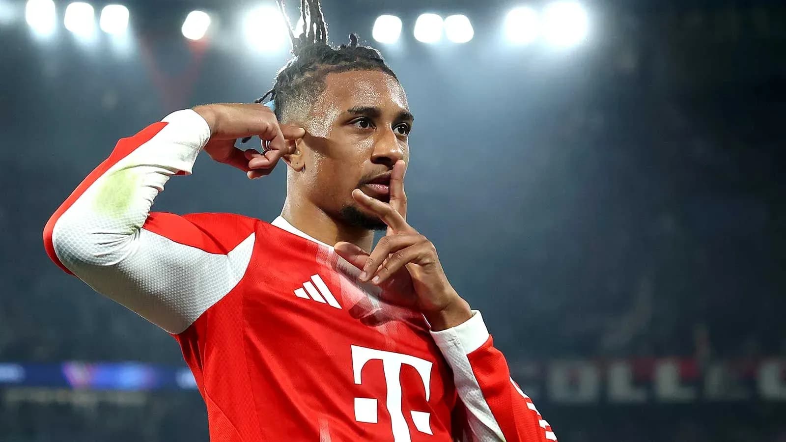Jugador de Bayern Múnich haciendo gesto de silencio