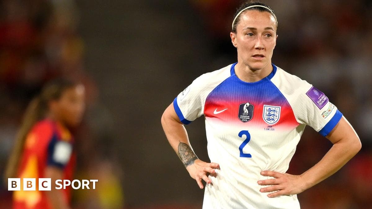 Jugadora de Inglaterra en partido de fútbol