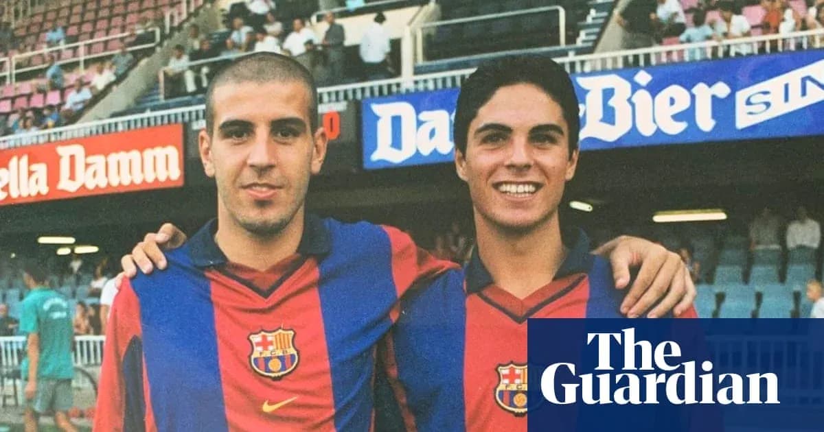 Dos jugadores de Barcelona posando en el estadio