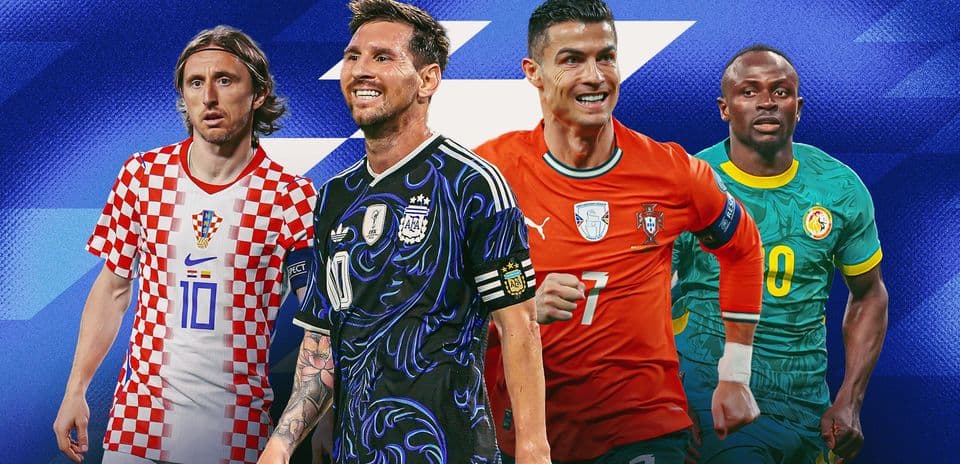 Cuatro jugadores destacados en fondo azul