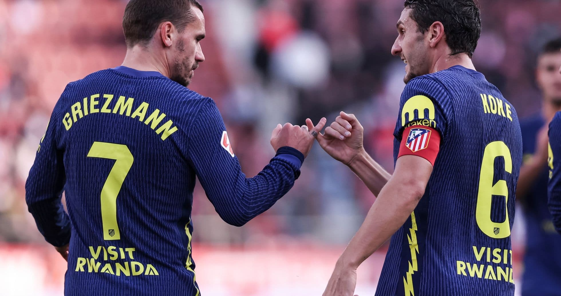 Griezmann y Koke celebrando en el partido