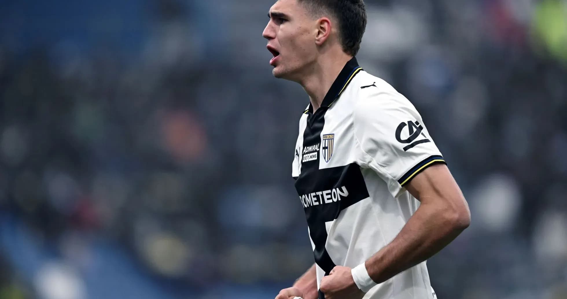 Jugador de Parma celebrando en el partido