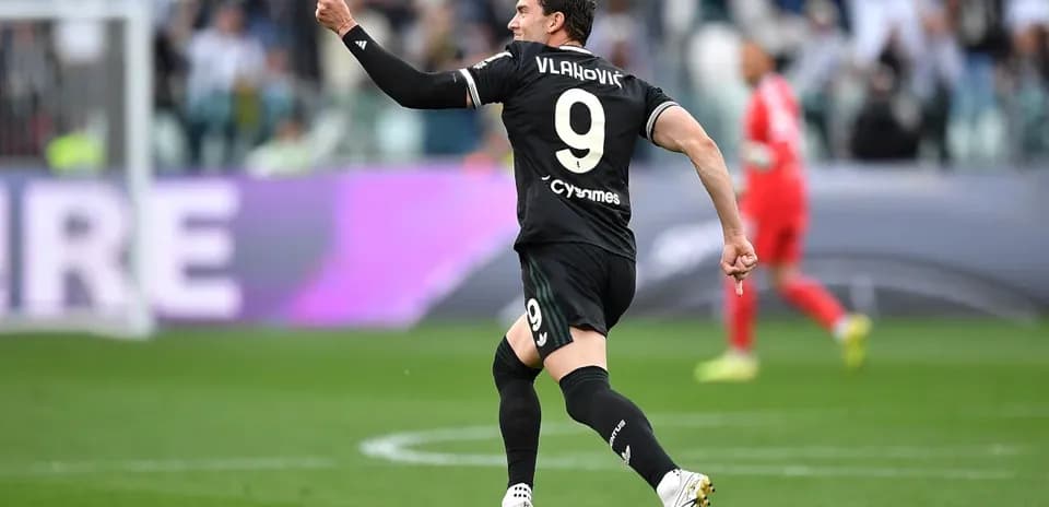 Jugador de Juventus celebra un gol