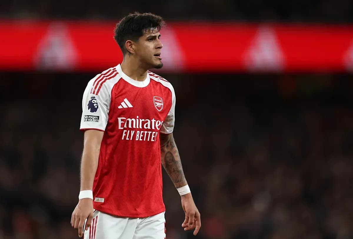 Jugador de Arsenal en acción durante el partido