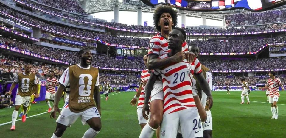Jugadores de Estados Unidos celebrando un gol en el Mundial