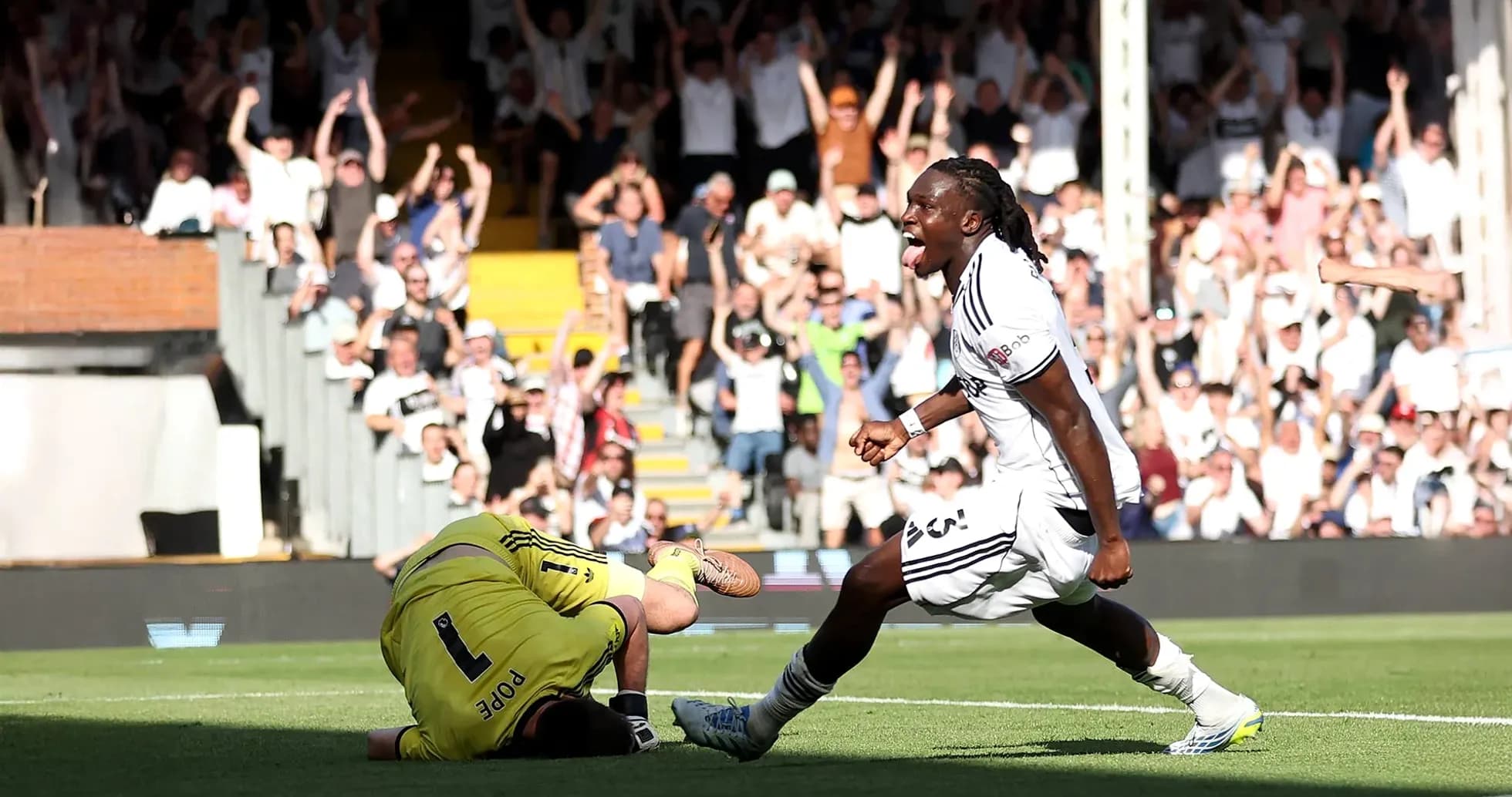 Jugador de Fulham celebrando un gol