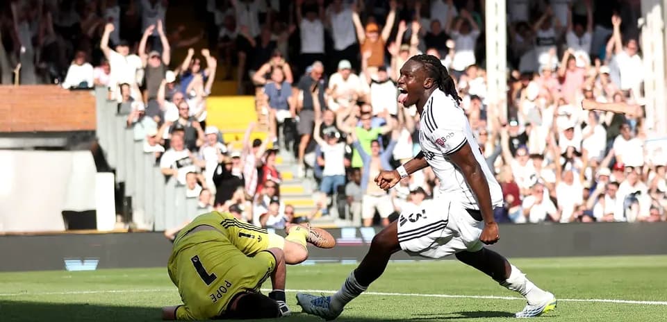 Jugador de Fulham celebrando un gol