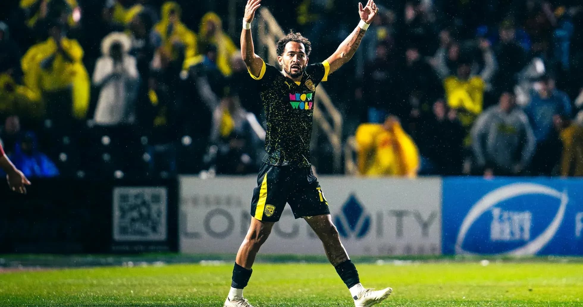 Jugador de New Mexico United celebrando un gol
