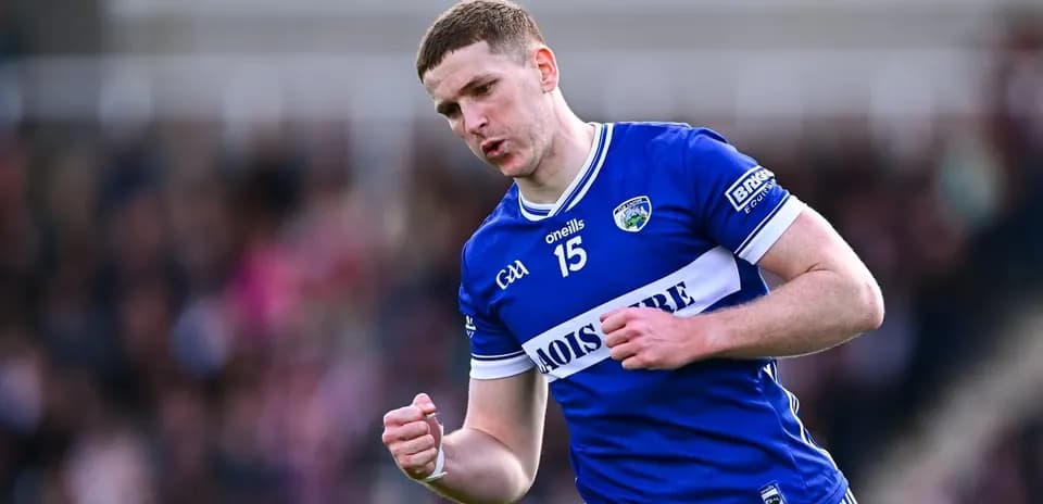 Jugador de Laois celebrando un punto en el partido